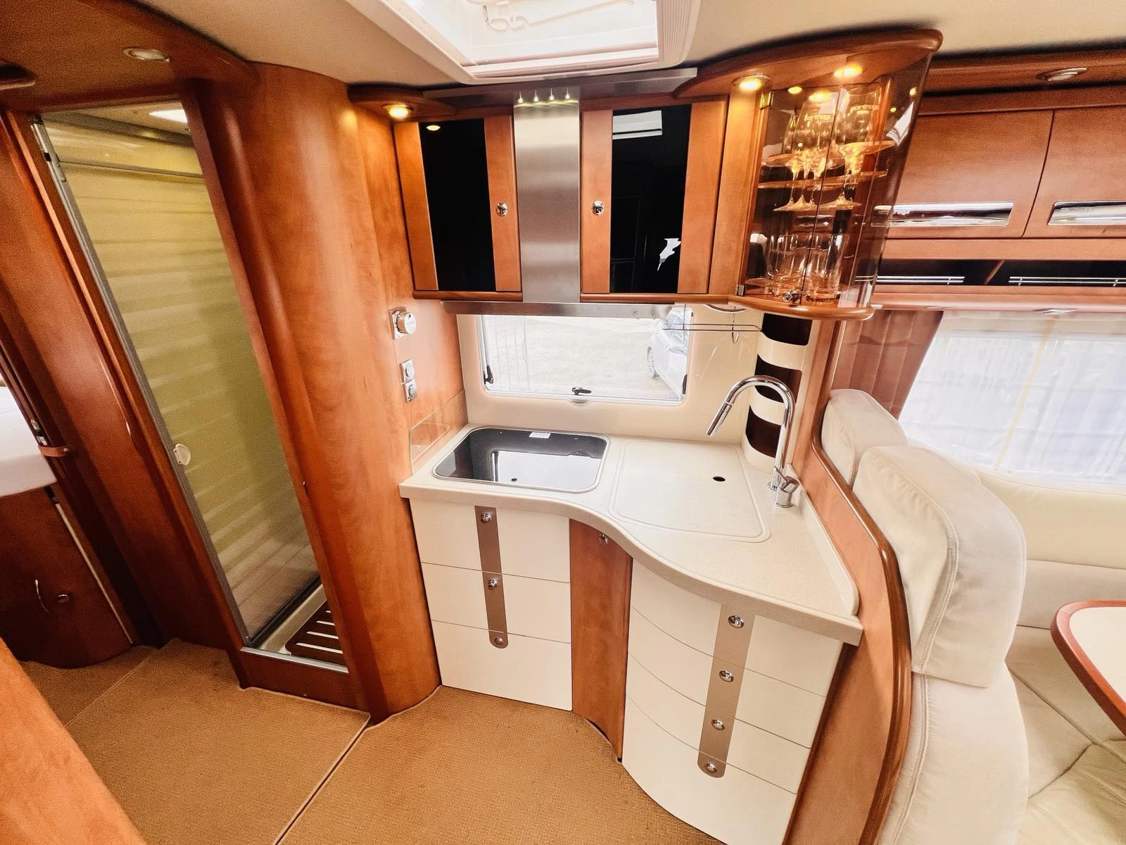 ������ Carthago Chic High Liner 59 Iveco | Mobile.bg � ����������� 10