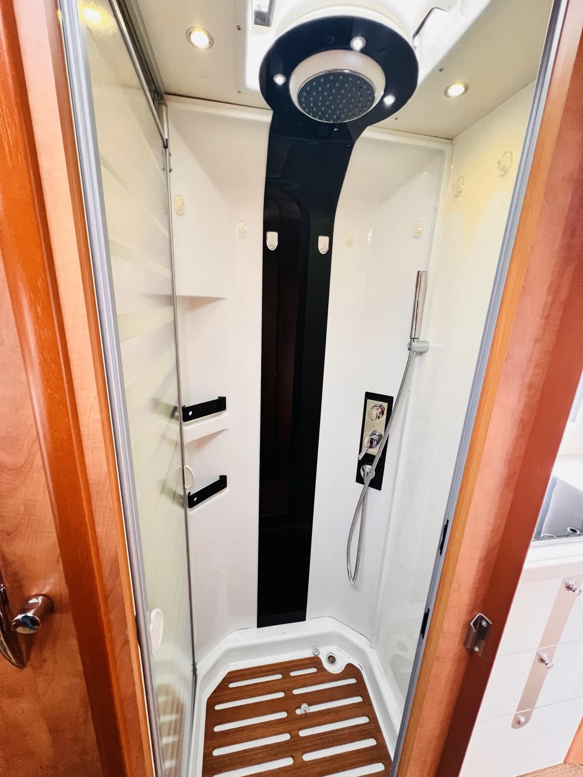 ������ Carthago Chic High Liner 59 Iveco | Mobile.bg � ����������� 11