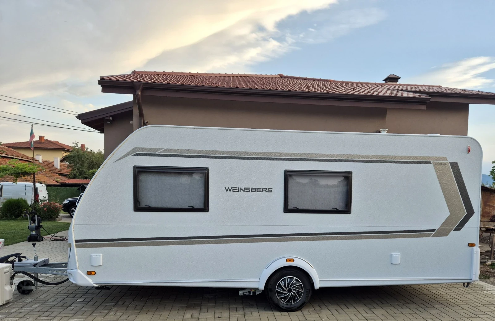 Каравана Weinsberg Caraone 500fdk , снимка 2 - Каравани и кемпери - 55450959