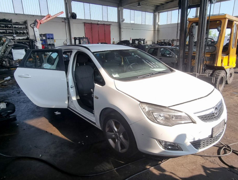 Opel Astra 1.6 i и 1.7 CDTI, снимка 3 - Автомобили и джипове - 41395043