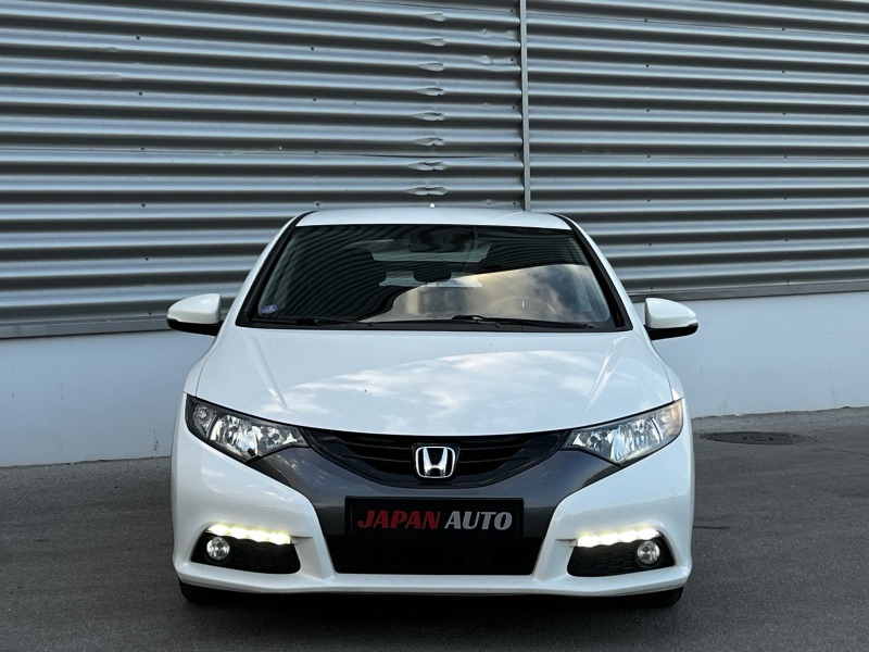 Honda Civic 1.8i НАВИГАЦИЯ | БЯЛА ПЕРЛА, снимка 2 - Автомобили и джипове - 46305371