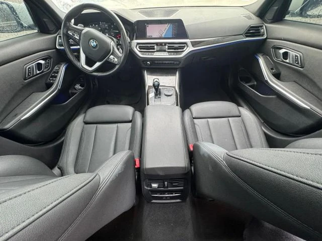 BMW 330 keyless* памет* Камера* подгрев* , снимка 9 - Автомобили и джипове - 48510055