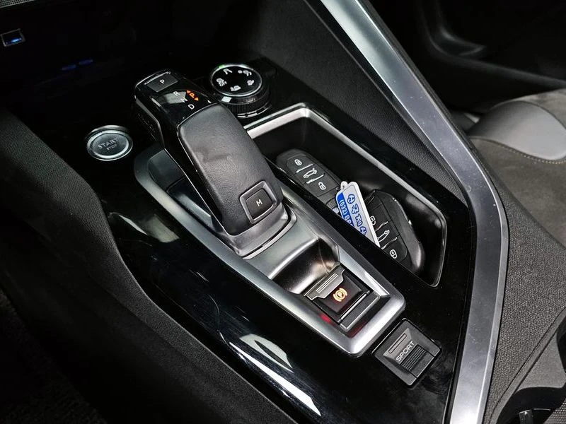 Peugeot 3008 2.0 BlueHDi GT, снимка 9 - Автомобили и джипове - 54587241