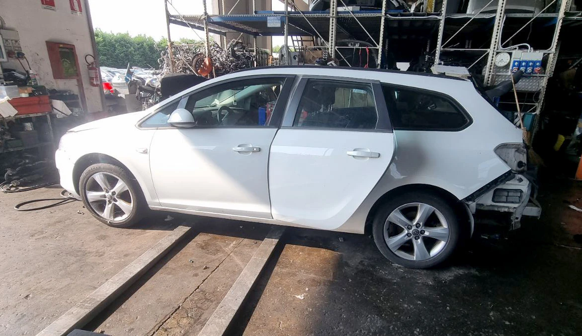 Opel Astra 1.6 i и 1.7 CDTI - изображение 2