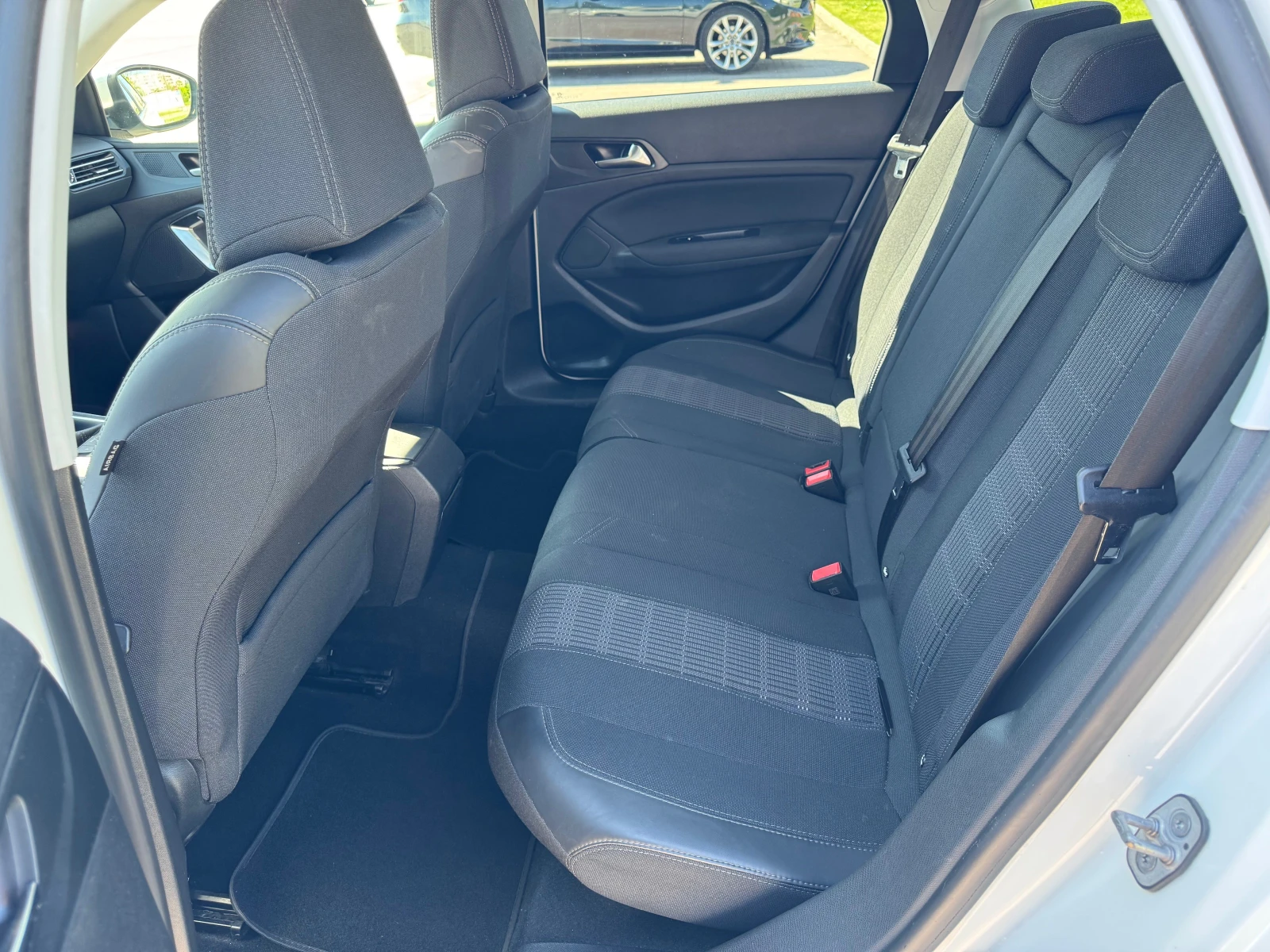 Peugeot 308 1, 6 HDI - изображение 8
