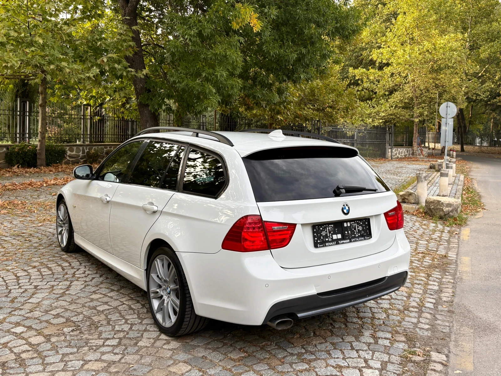 BMW 320 M-PACK* X-DRIVE* NAVI* FACELIFT*  - изображение 3