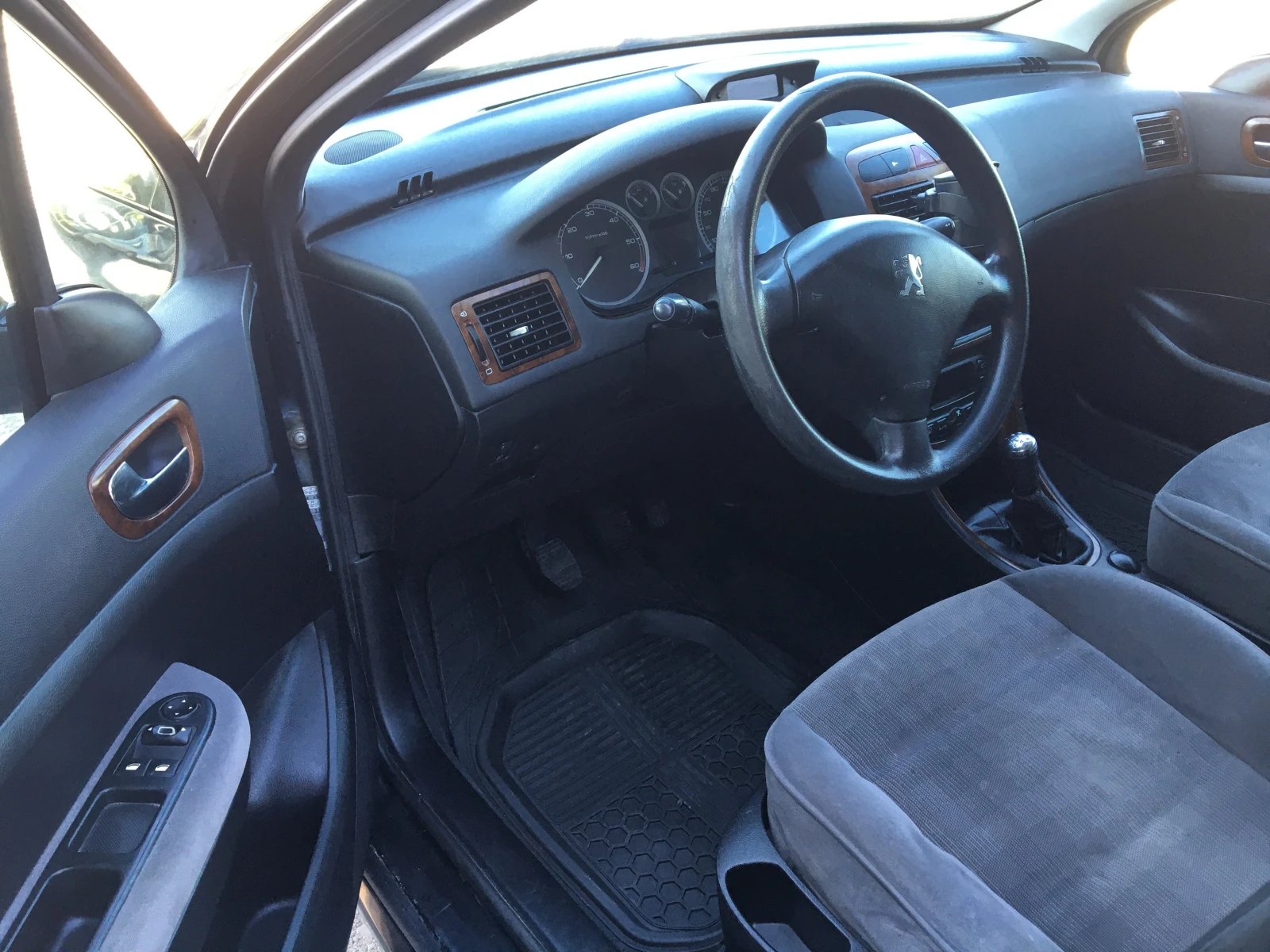 Peugeot 307 2.0HDI 90kc, снимка 9 - Автомобили и джипове - 54770186