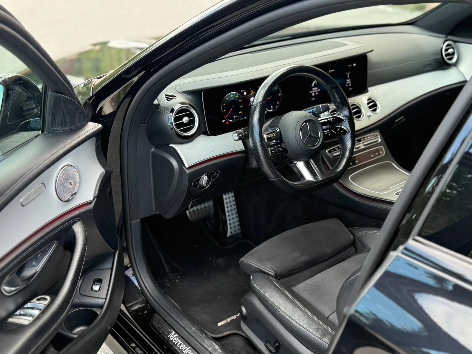 Mercedes-Benz E 220 AMGпакет* BURMASTER* LineAssist* М.Точка* КАМЕРА, снимка 8 - Автомобили и джипове - 54698254