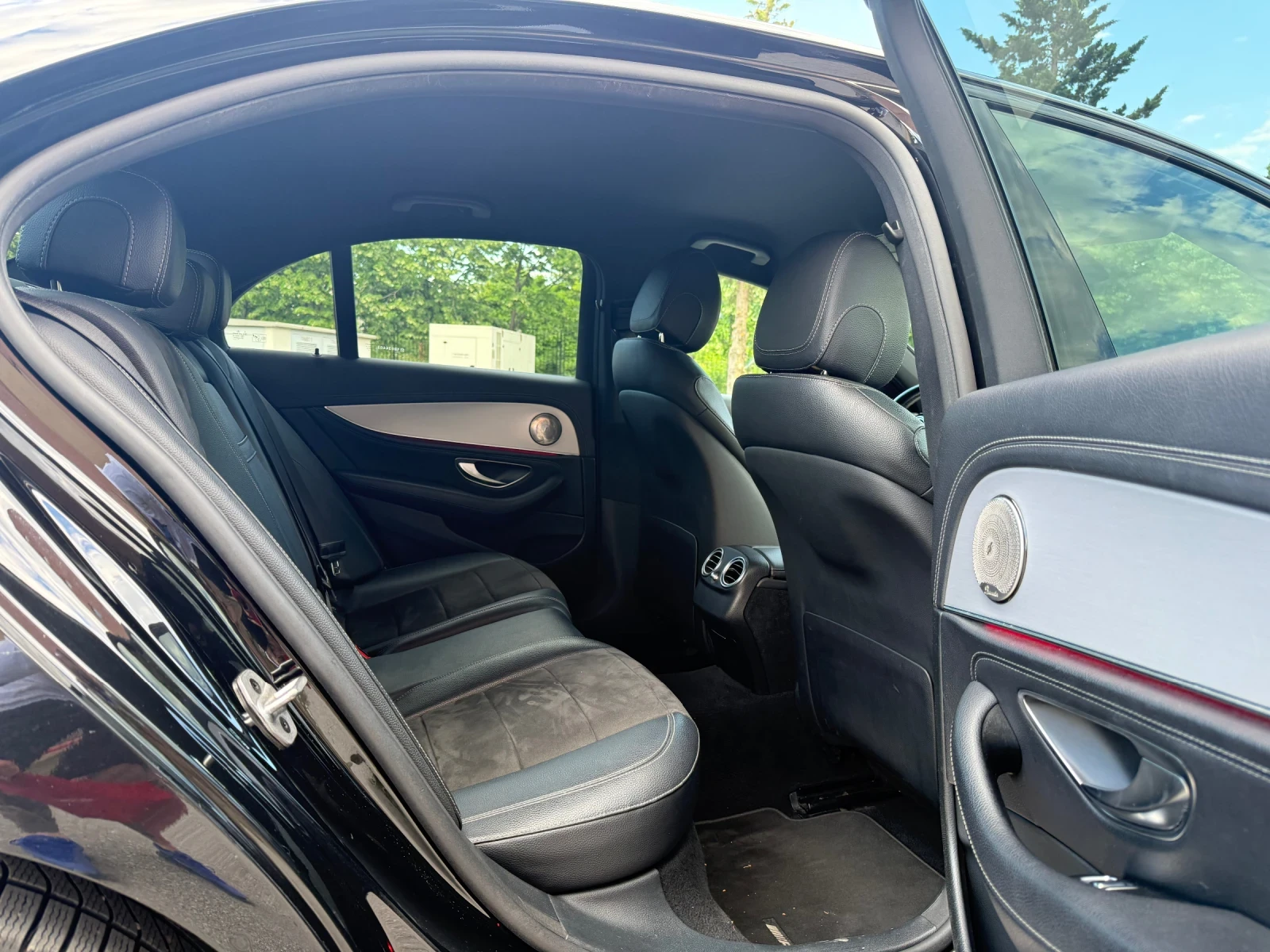 Mercedes-Benz E 220 AMGпакет* BURMASTER* LineAssist* М.Точка* КАМЕРА, снимка 11 - Автомобили и джипове - 54698254