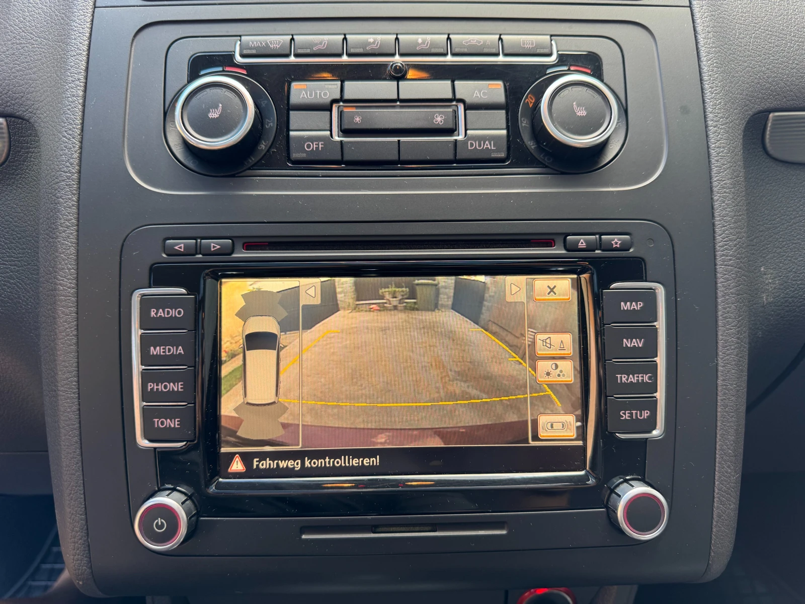 VW Touran 2.0TDi, снимка 11 - Автомобили и джипове - 55087548