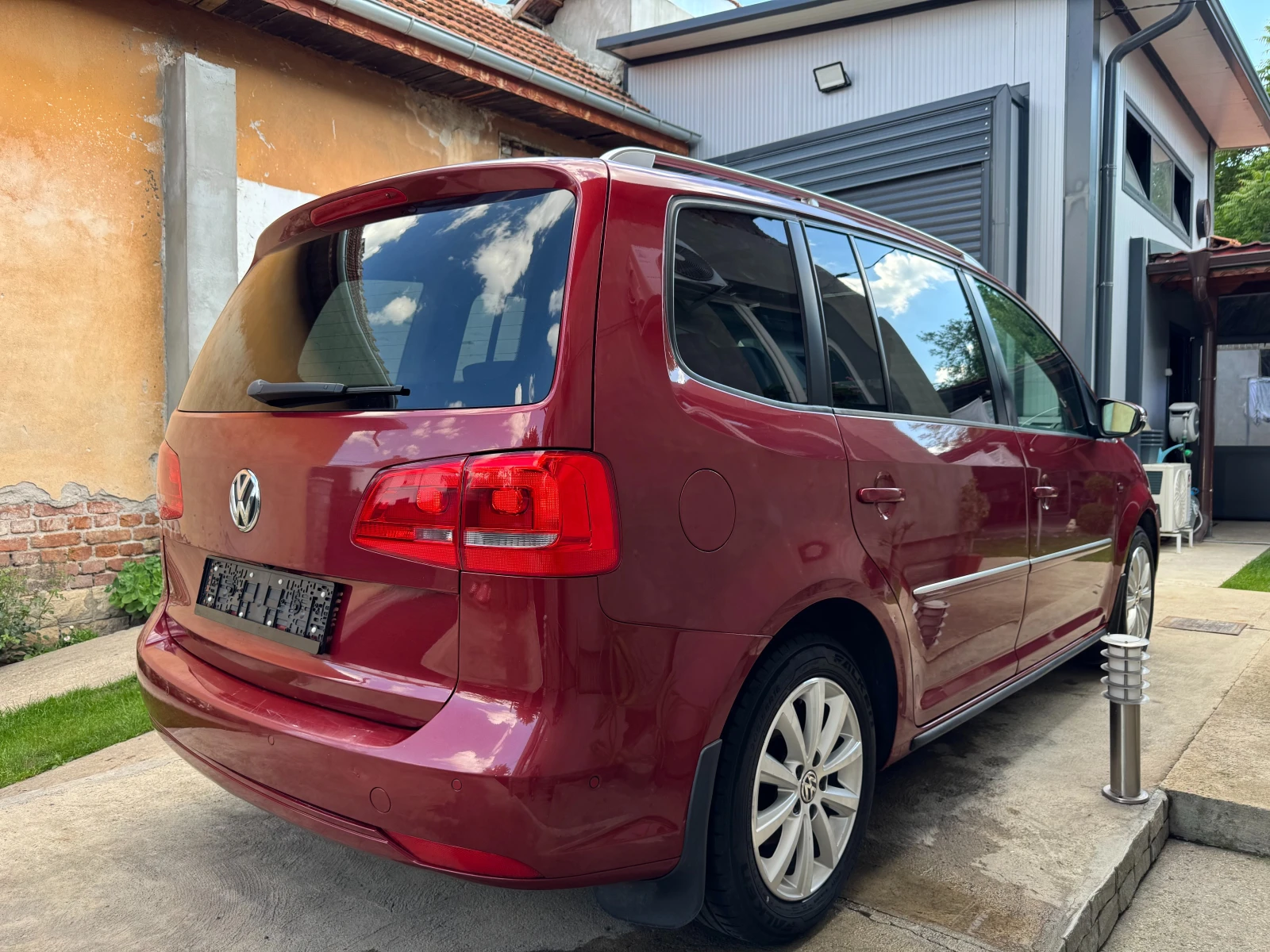 VW Touran 2.0TDi, снимка 2 - Автомобили и джипове - 55087548
