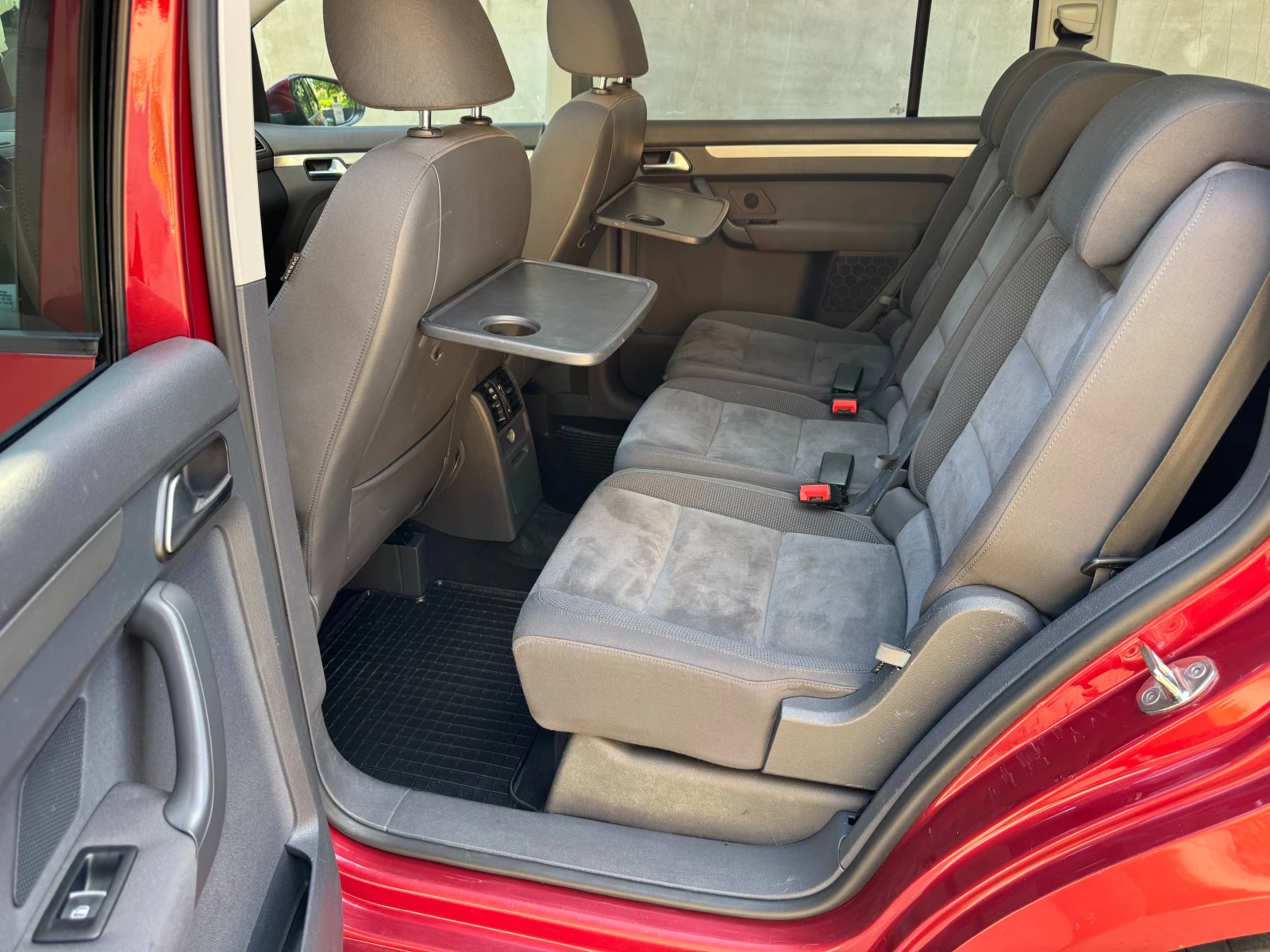 VW Touran 2.0TDi, снимка 12 - Автомобили и джипове - 55087548