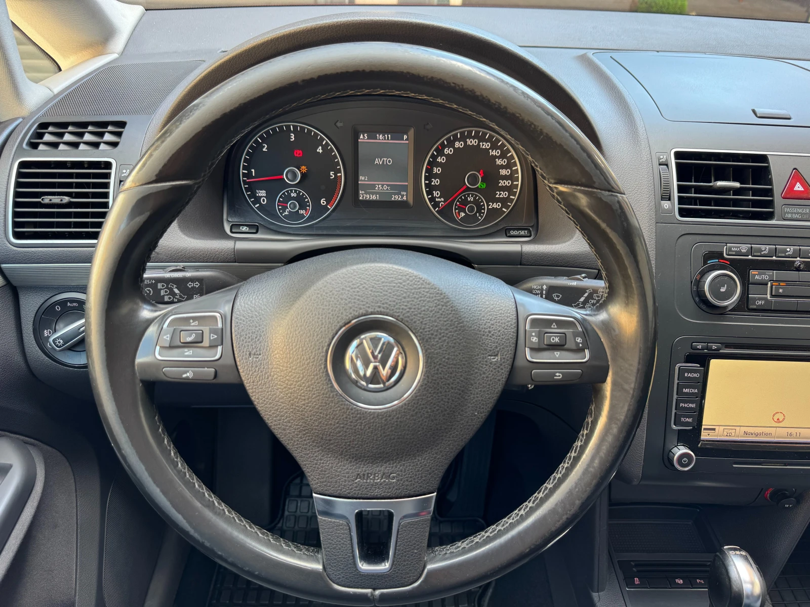 VW Touran 2.0TDi, снимка 10 - Автомобили и джипове - 55087548