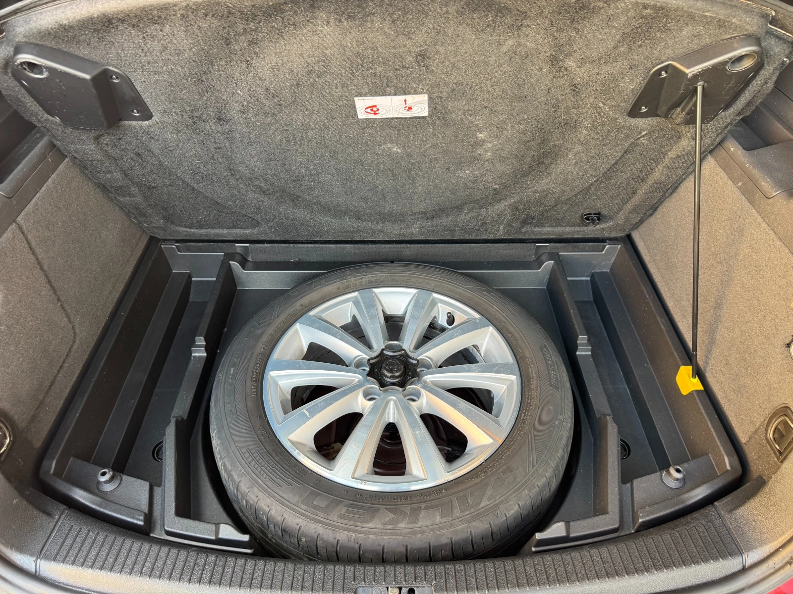 VW Touran 2.0TDi, снимка 15 - Автомобили и джипове - 55087548