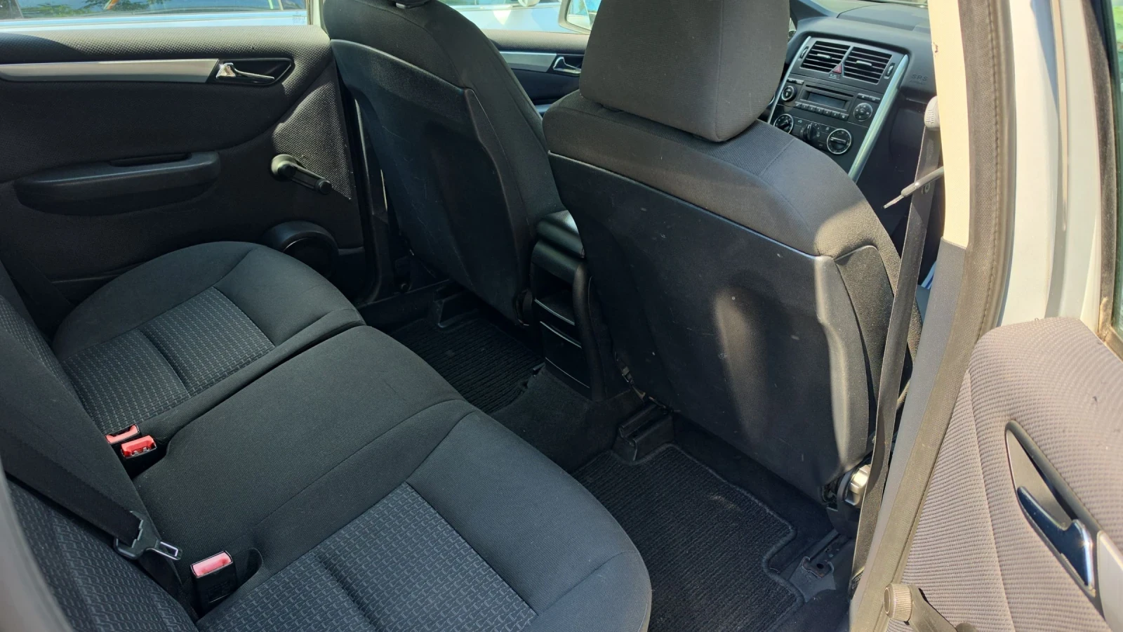 Mercedes-Benz B 200 CDi, снимка 11 - Автомобили и джипове - 55156378