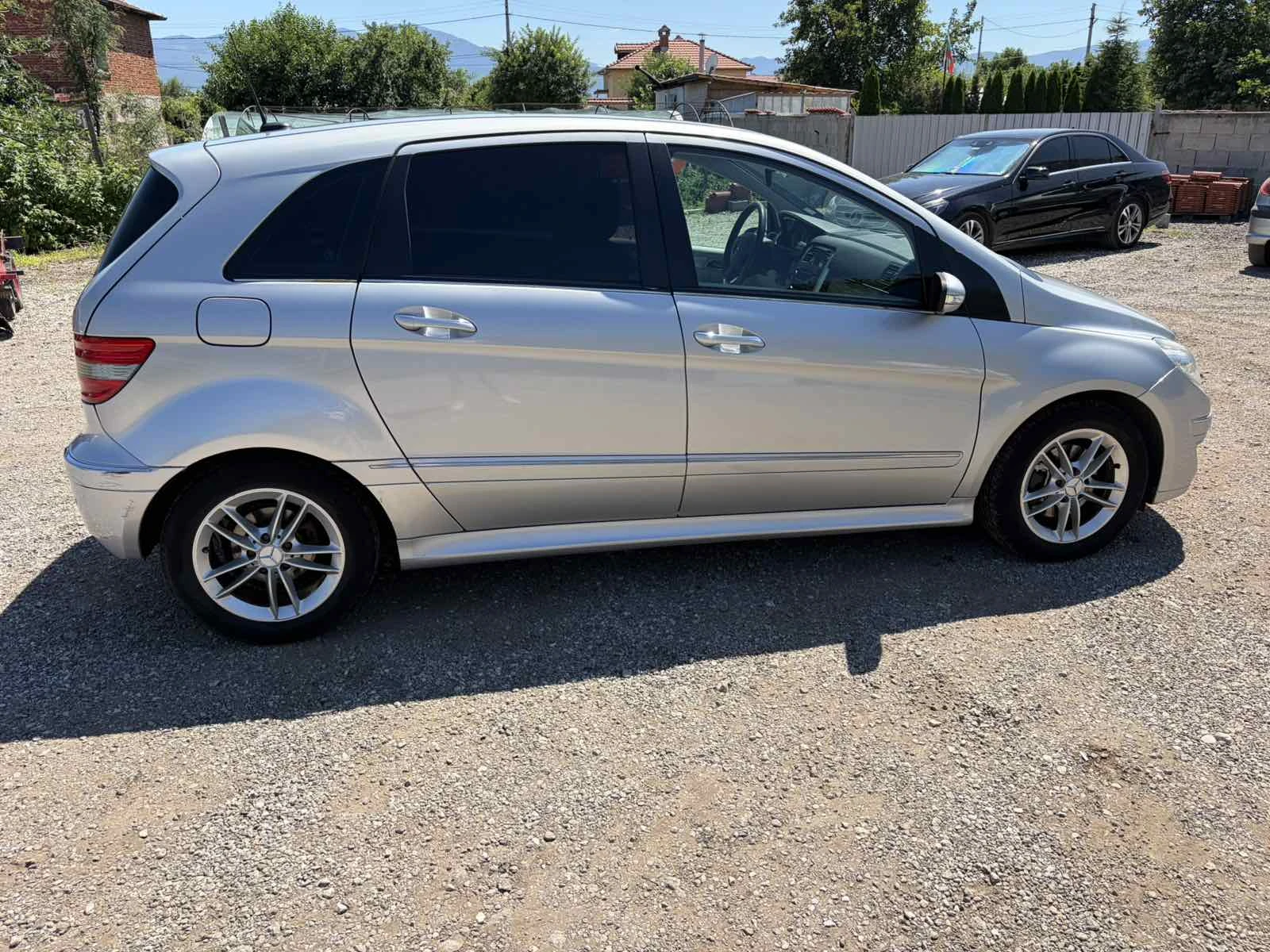 Mercedes-Benz B 180, снимка 11 - Автомобили и джипове - 55216562
