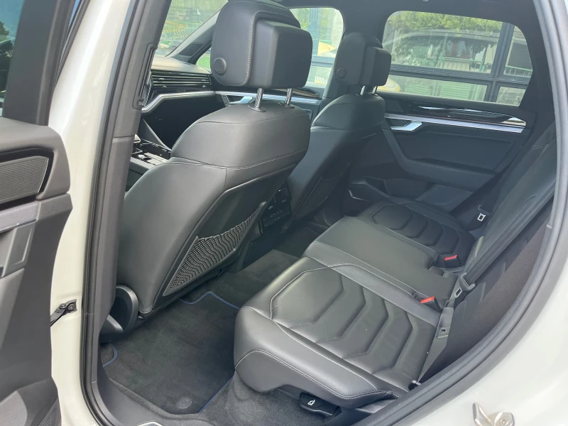 VW Touareg 3.0/R-line/eHybrid/4Motion, снимка 16 - Автомобили и джипове - 51727922