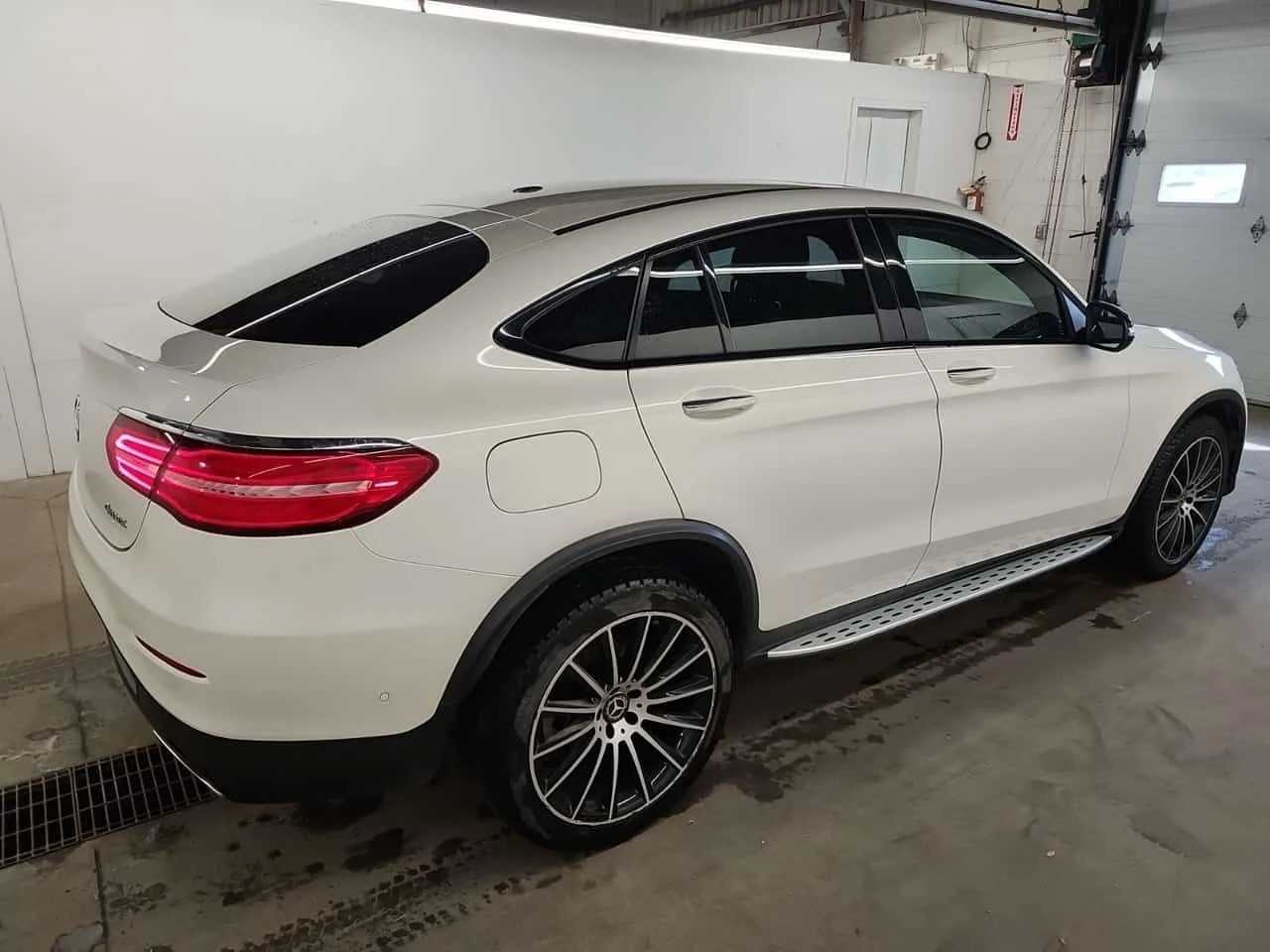 Mercedes-Benz GLC * 300 * CARFAX * ЦЕНА ДО БГ, снимка 3 - Автомобили и джипове - 54113273