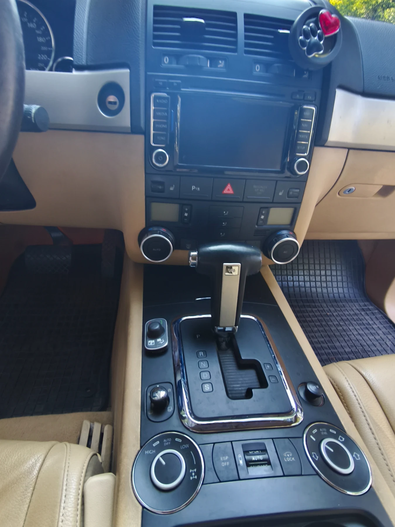 VW Touareg, снимка 5 - Автомобили и джипове - 55619009