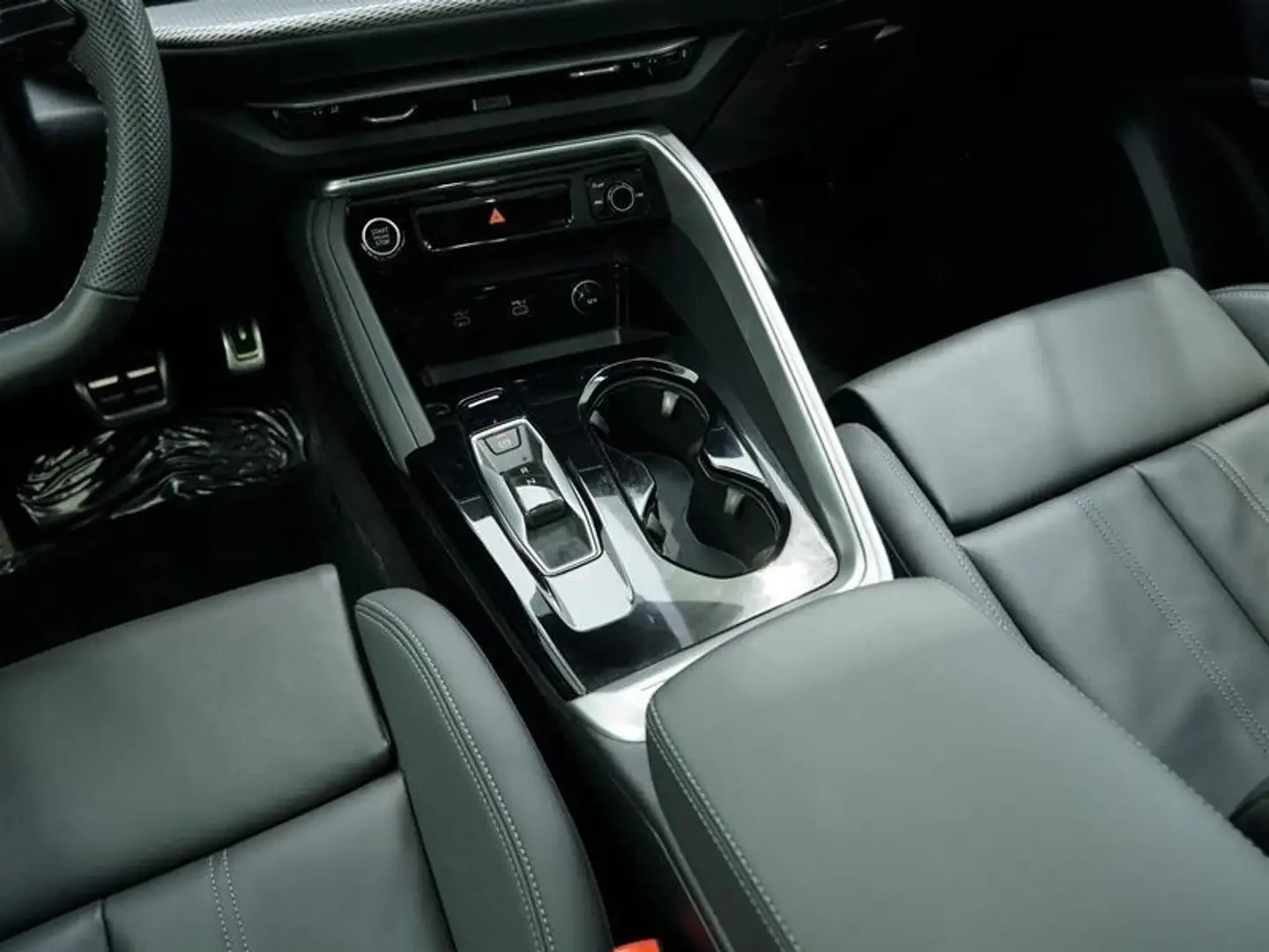 Audi Q5 PROGRESSIV S LINE ЦЕНА ДО БЪЛГАРИЯ АВТОКРЕДИТ, снимка 13 - Автомобили и джипове - 55779558