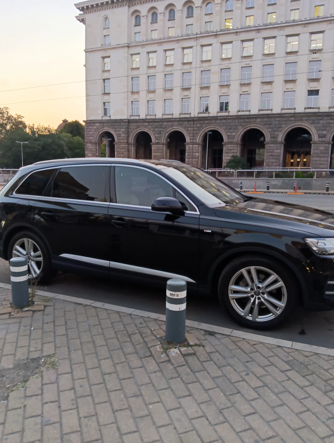 Audi Q7, снимка 3 - Автомобили и джипове - 56015224