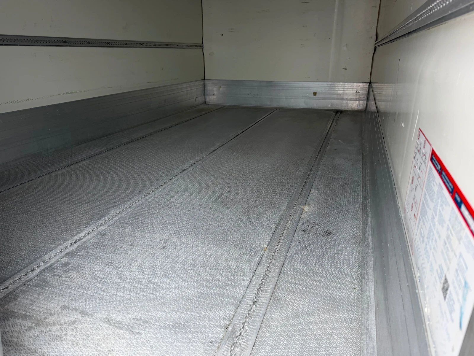 Iveco Daily 70C18* Euro6* Хладилен+ Ток* Климатик* Падащ борд, снимка 13 - Камиони - 52882478