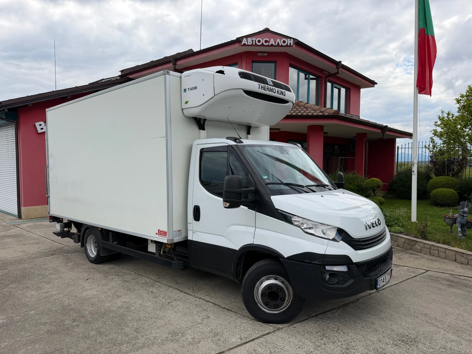 Iveco Daily 70C18* Euro6* Хладилен+ Ток* Климатик* Падащ борд, снимка 2 - Камиони - 52882478