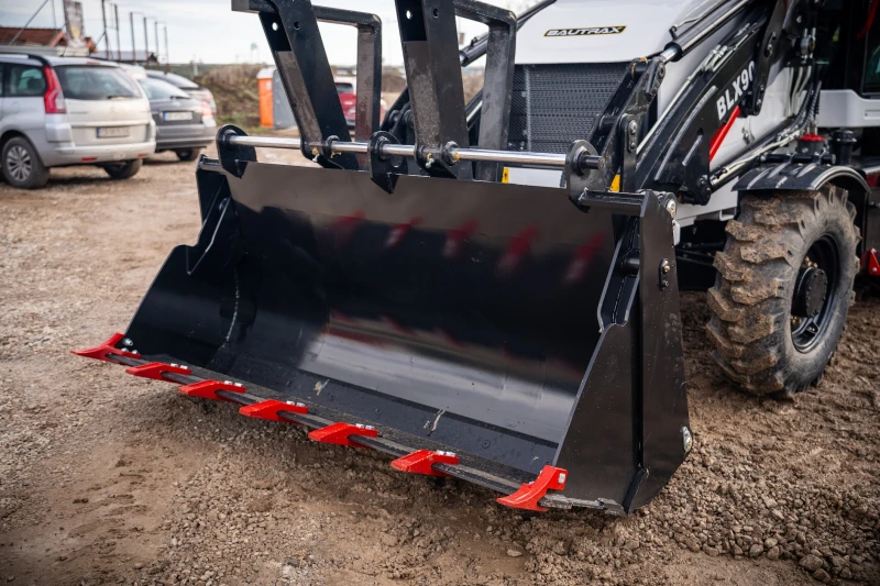 Багер Друга марка Bautrax BLX90, снимка 9 - Индустриална техника - 52403166