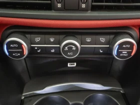 Alfa Romeo Giulia Ti Sport AWD* HARMAN KARDON* KEYLESS* MEMORY* , снимка 13