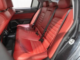 Alfa Romeo Giulia Ti Sport AWD* HARMAN KARDON* KEYLESS* MEMORY* , снимка 14