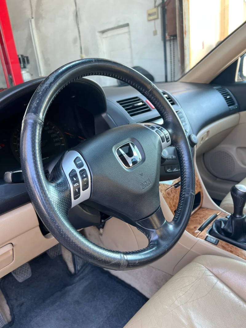 Honda Accord 2.0 Executive, снимка 5 - Автомобили и джипове - 52680274