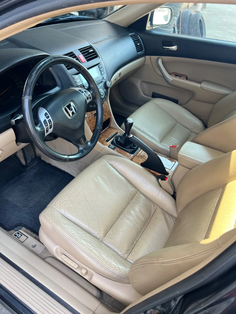 Honda Accord 2.0 Executive, снимка 3 - Автомобили и джипове - 52680274