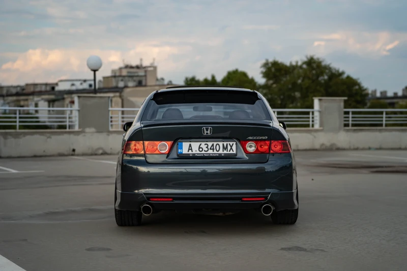 Honda Accord 2.0 Executive, снимка 13 - Автомобили и джипове - 52680274