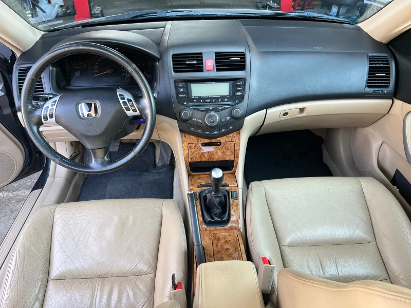 Honda Accord 2.0 Executive, снимка 4 - Автомобили и джипове - 52680274