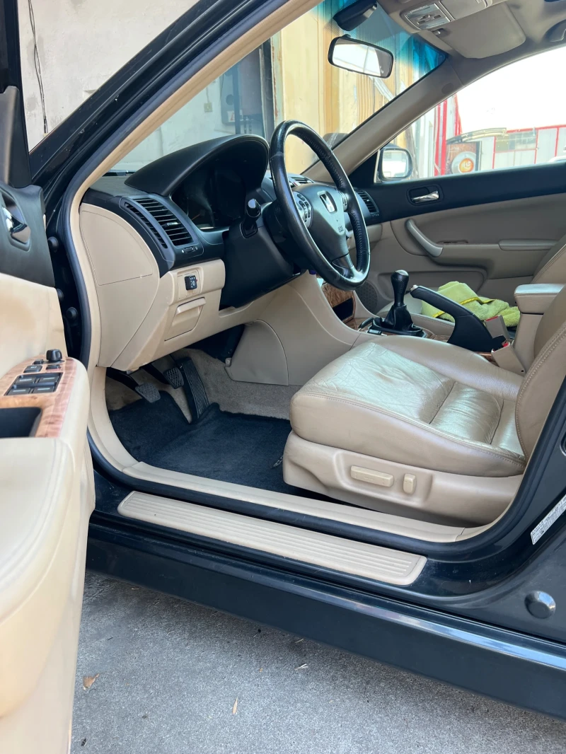 Honda Accord 2.0 Executive, снимка 8 - Автомобили и джипове - 52680274
