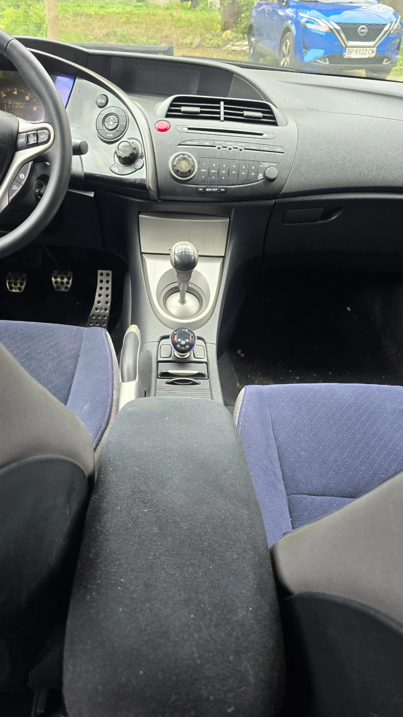 Honda Civic 1.8i, снимка 9 - Автомобили и джипове - 52093531