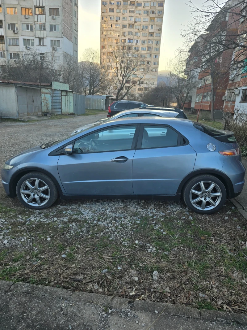 Honda Civic 1.8i, снимка 3 - Автомобили и джипове - 52093531