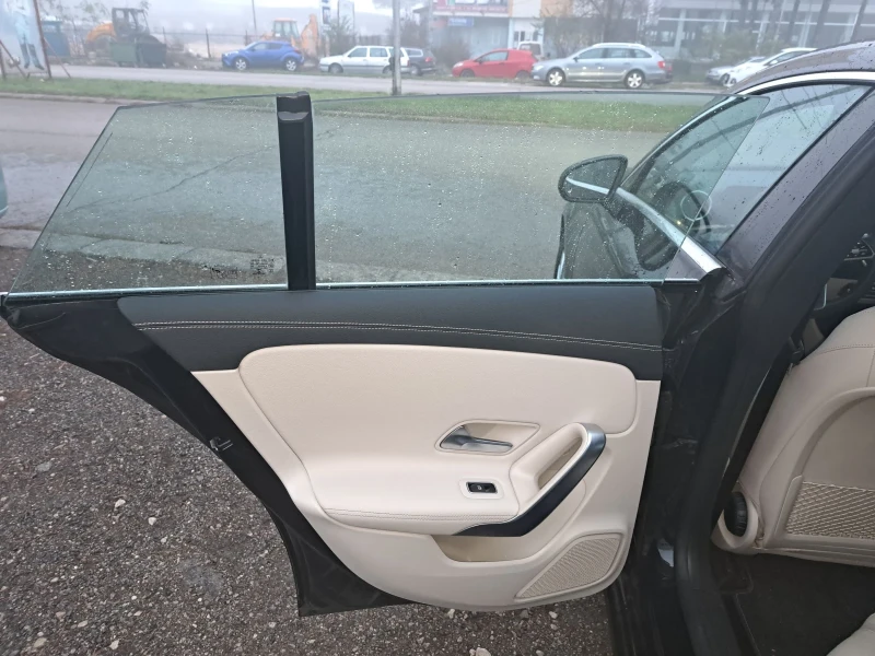 Mercedes-Benz CLA 200 SHOOTING BRAKE , снимка 7 - Автомобили и джипове - 52577564