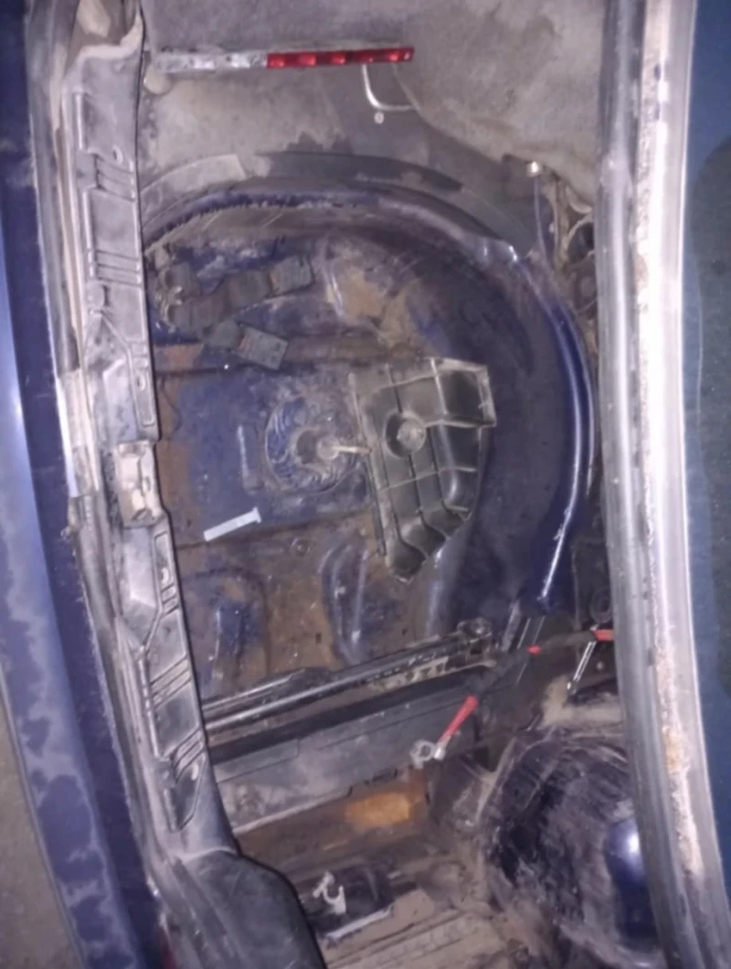 BMW 320, снимка 4 - Автомобили и джипове - 52631062