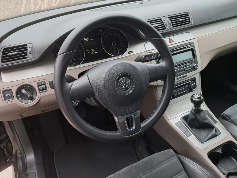 VW Passat TDI-112000 км.-КАТО НОВ...!!!, снимка 10 - Автомобили и джипове - 53401214