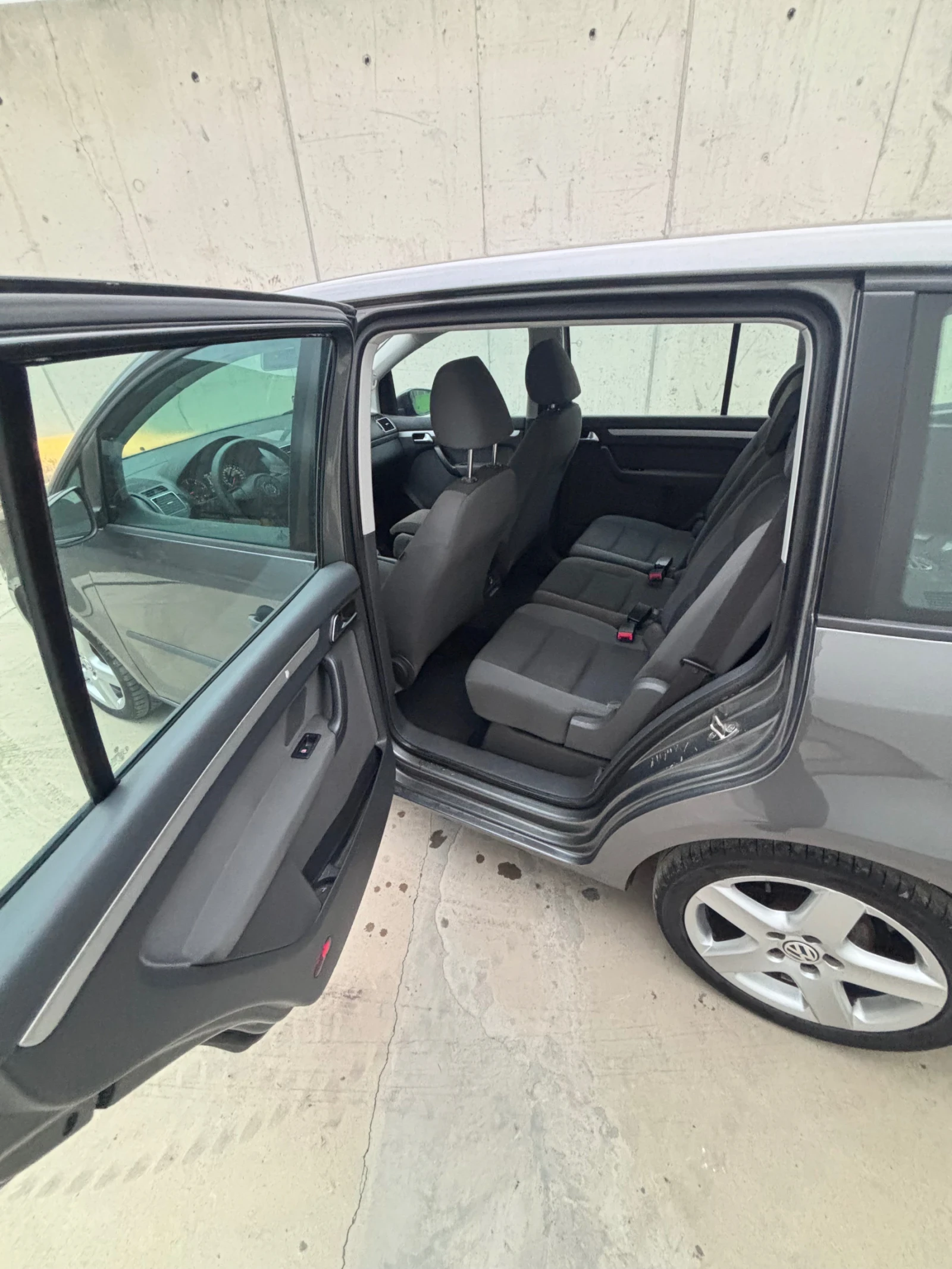 VW Touran 7 Местен - изображение 6