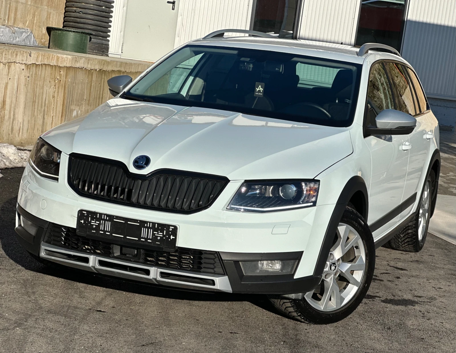 Skoda Octavia SCOUT/4Х4/УНИКАТ/ОБСЛУЖЕН/Distronic/FULL/MAXX/LED/ - изображение 2