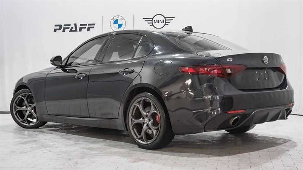 Alfa Romeo Giulia Ti Sport AWD* HARMAN KARDON* KEYLESS* MEMORY* , снимка 3 - Автомобили и джипове - 54329637