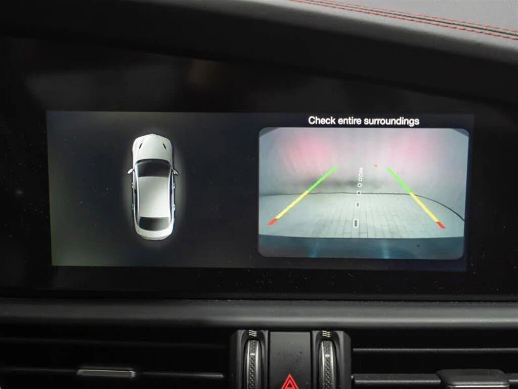 Alfa Romeo Giulia Ti Sport AWD* HARMAN KARDON* KEYLESS* MEMORY* , снимка 12 - Автомобили и джипове - 54329637