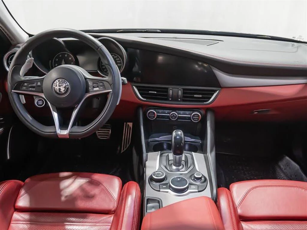 Alfa Romeo Giulia Ti Sport AWD* HARMAN KARDON* KEYLESS* MEMORY* , снимка 10 - Автомобили и джипове - 54329637