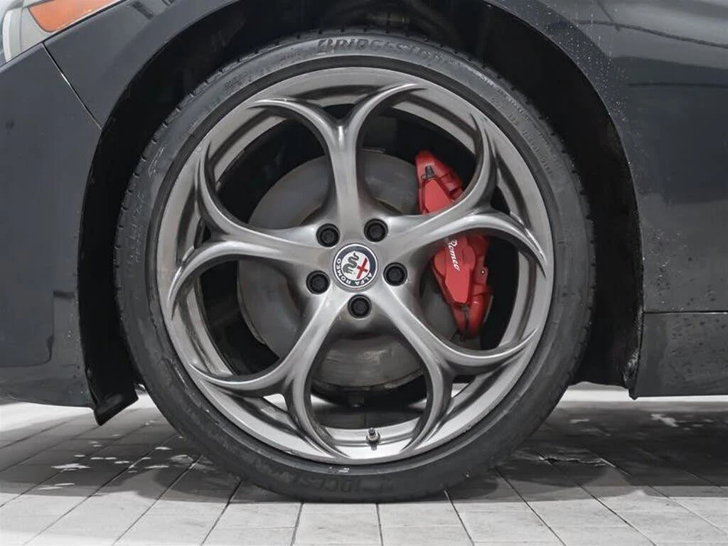 Alfa Romeo Giulia Ti Sport AWD* HARMAN KARDON* KEYLESS* MEMORY* , снимка 6 - Автомобили и джипове - 54329637