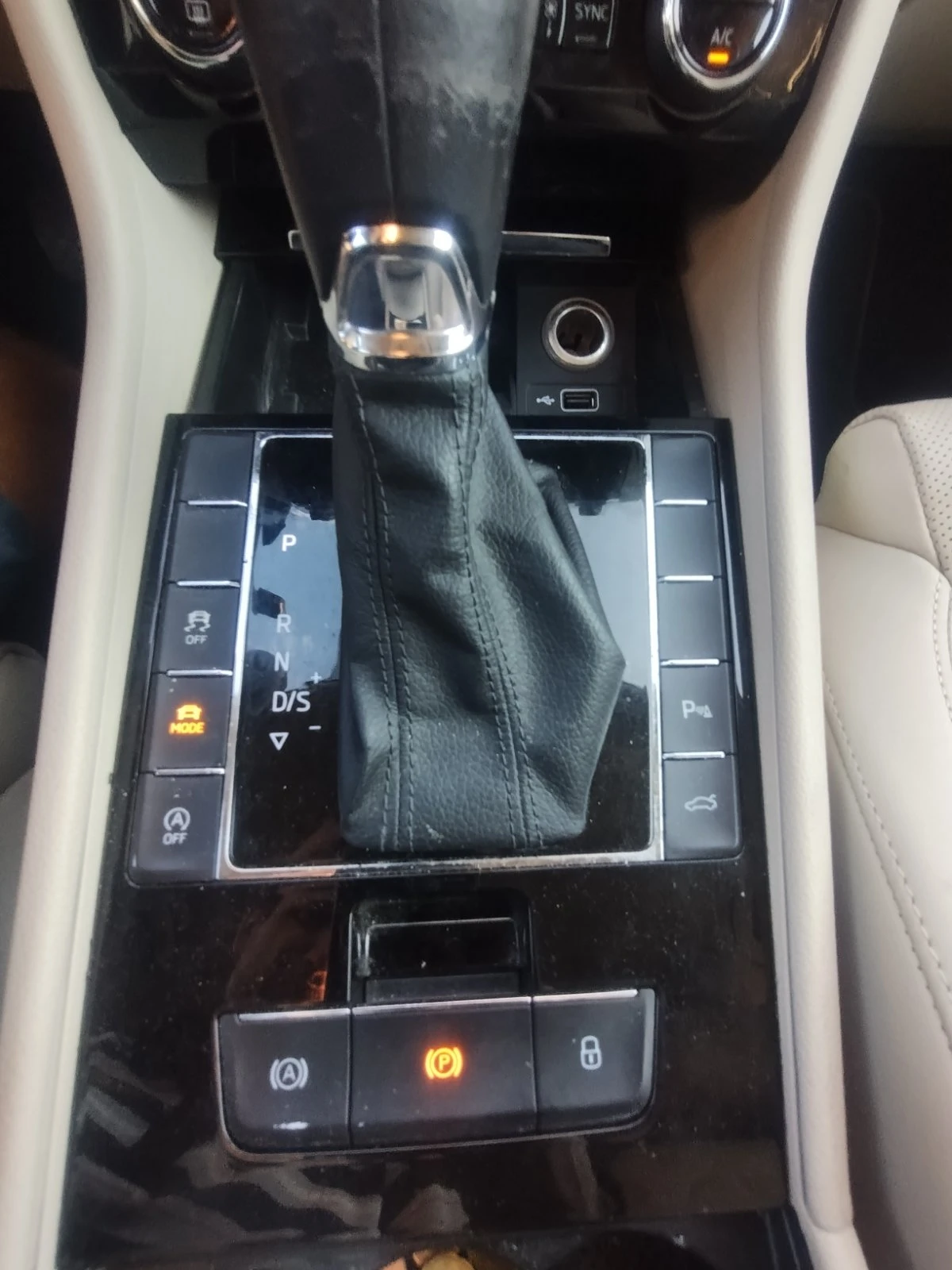 Skoda Superb, снимка 15 - Автомобили и джипове - 55300048