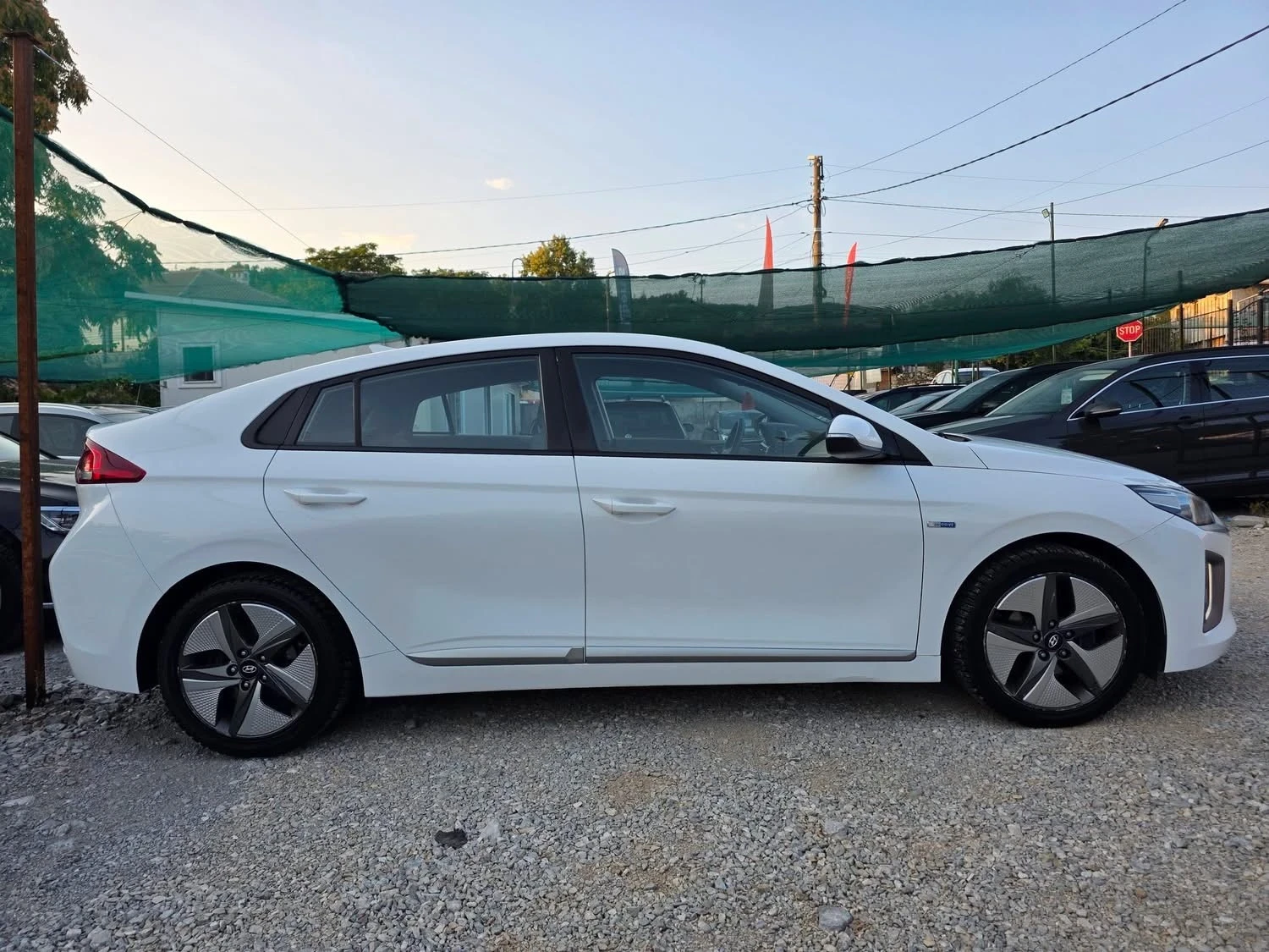 Hyundai Ioniq 1.6i 141K.C. HYBRID FACELIFT / АВТОМАТ / НАВИ, снимка 6 - Автомобили и джипове - 55881658