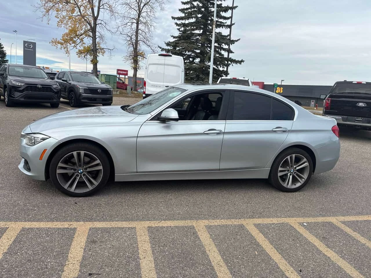 BMW 330 * 330i xDrive * CARFAX *  | Mobile.bg � ����������� 2
