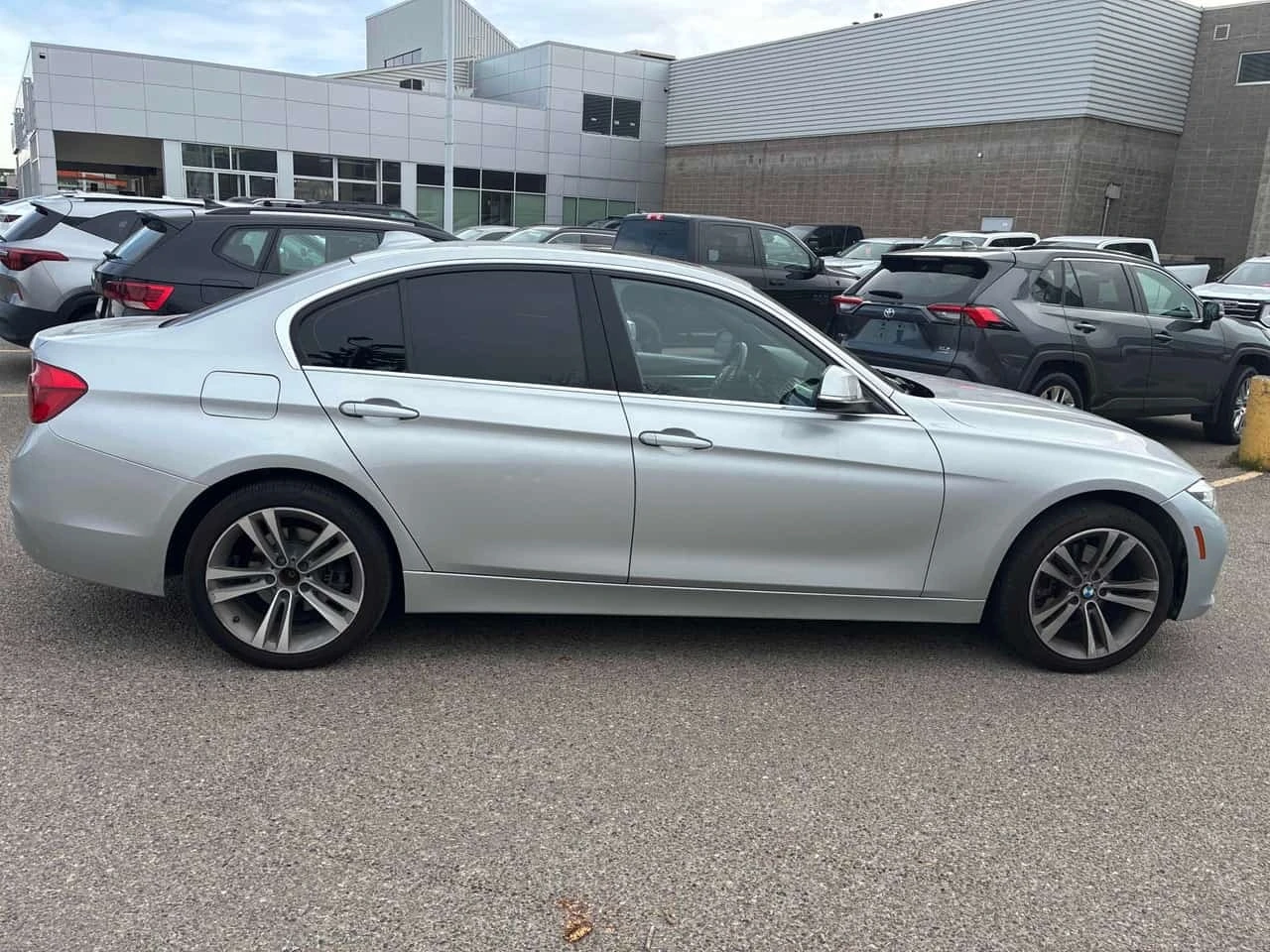 BMW 330 * 330i xDrive * CARFAX *  | Mobile.bg � ����������� 3